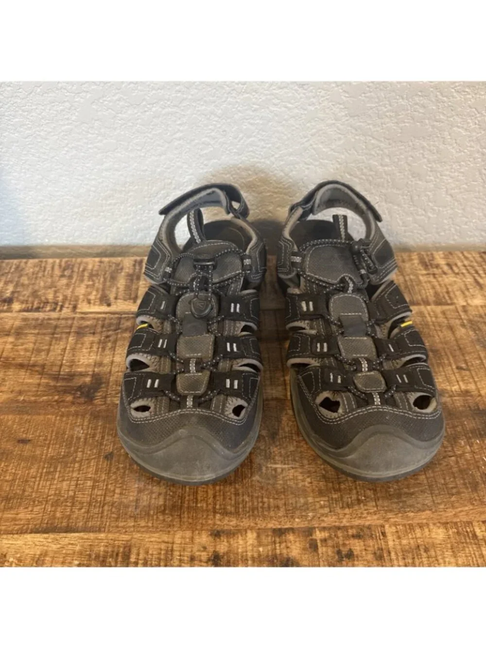 Keen Newport Sandals Men 9.5 Black Waterproof Hiking Closed Toe Camping Water